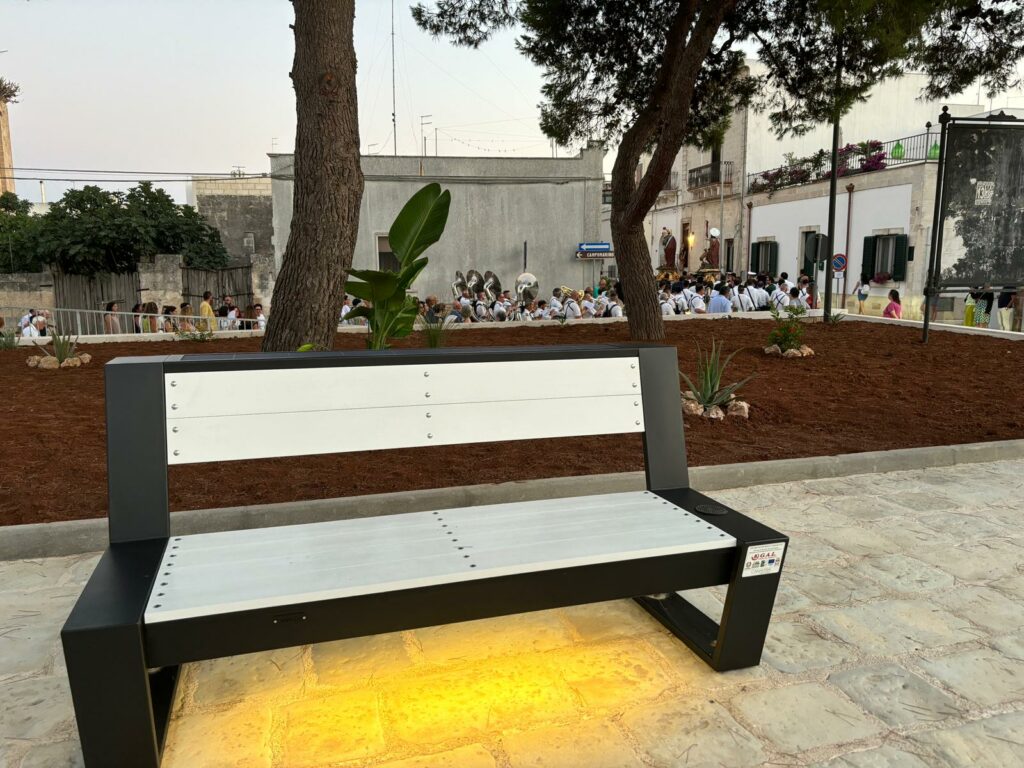 smart bench, canavisia, innovazione, G.A.L., panchine smart